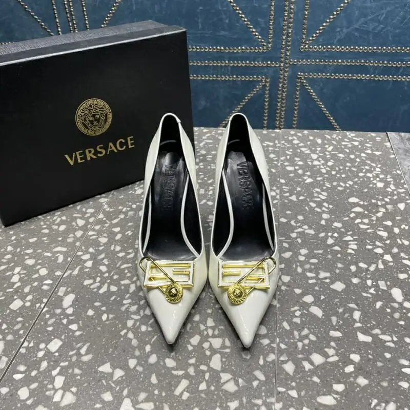 versace a talons hauts chaussures pour femme s_11b56012